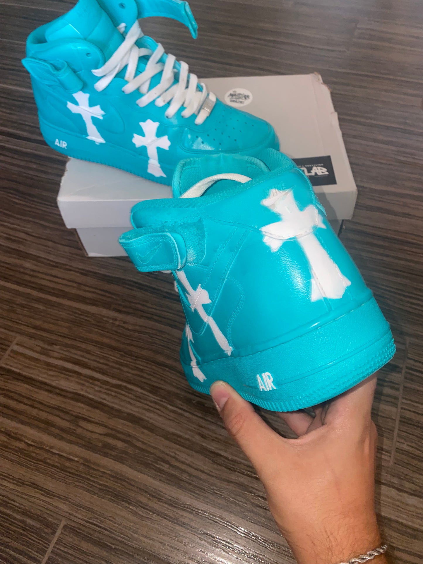🔹 Air Force 1 High Custom “Turquoise Cross” ✝️