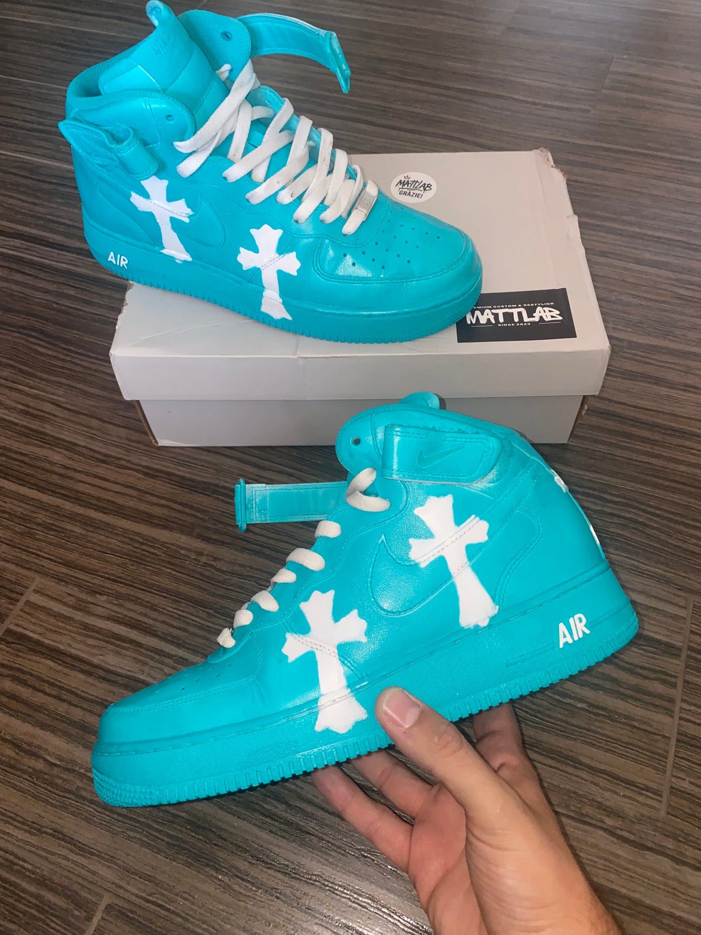 🔹 Air Force 1 High Custom “Turquoise Cross” ✝️
