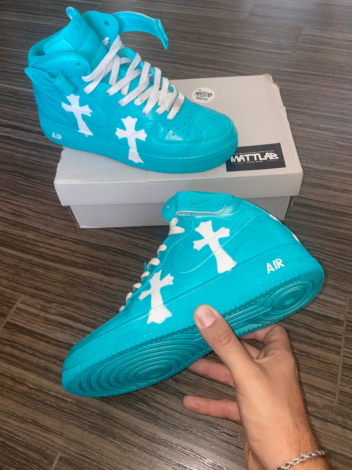 🔹 Air Force 1 High Custom “Turquoise Cross” ✝️
